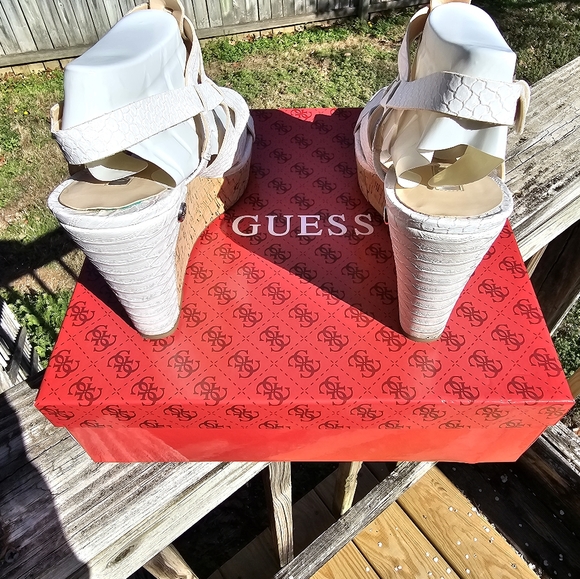 Shoes - Picture 8 of 9